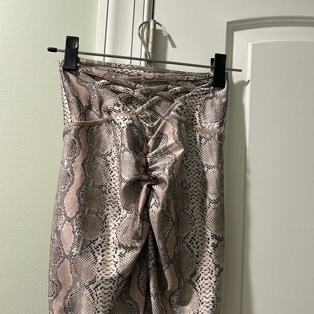 ABS2B leggings animal print scrunch butt